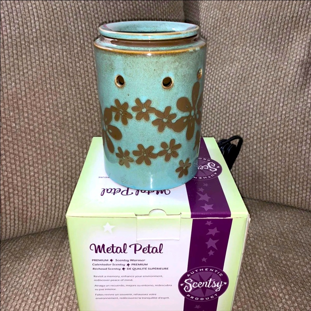 Metal Petal Warmer
